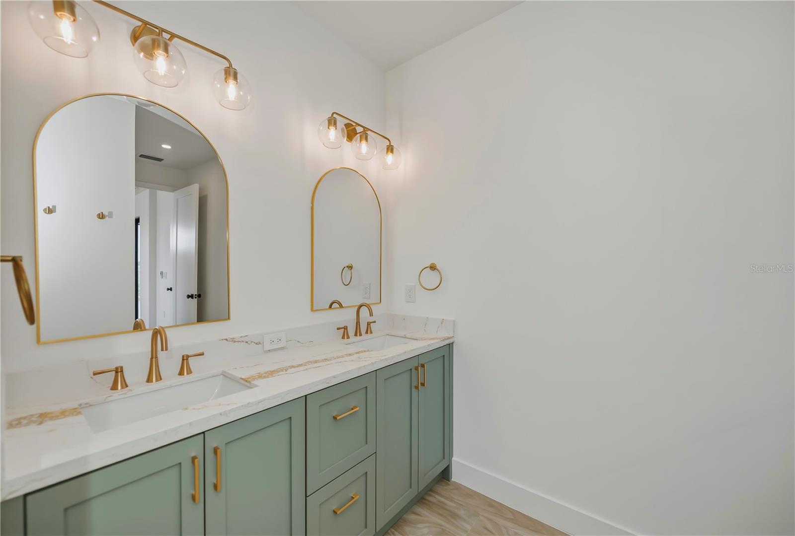 Image 35 of 86 For 7 Sunflower Drive