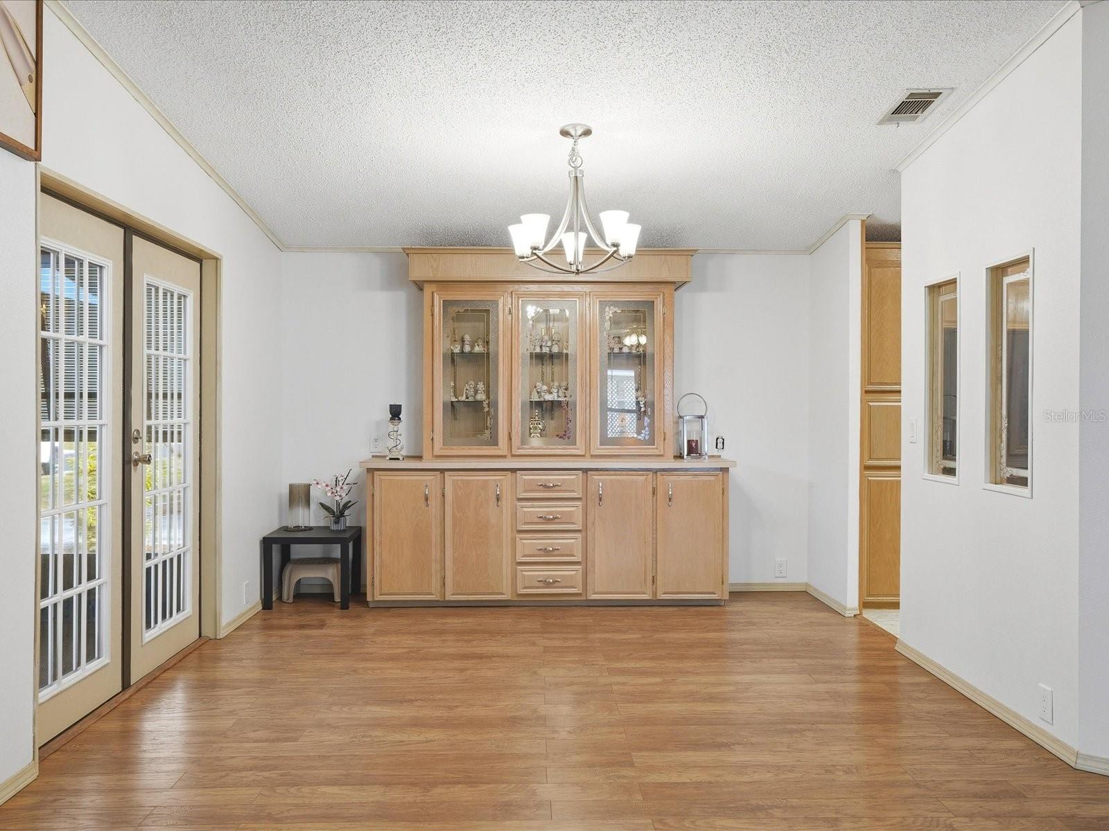 Image 11 of 41 For 6144 Redwing Avenue