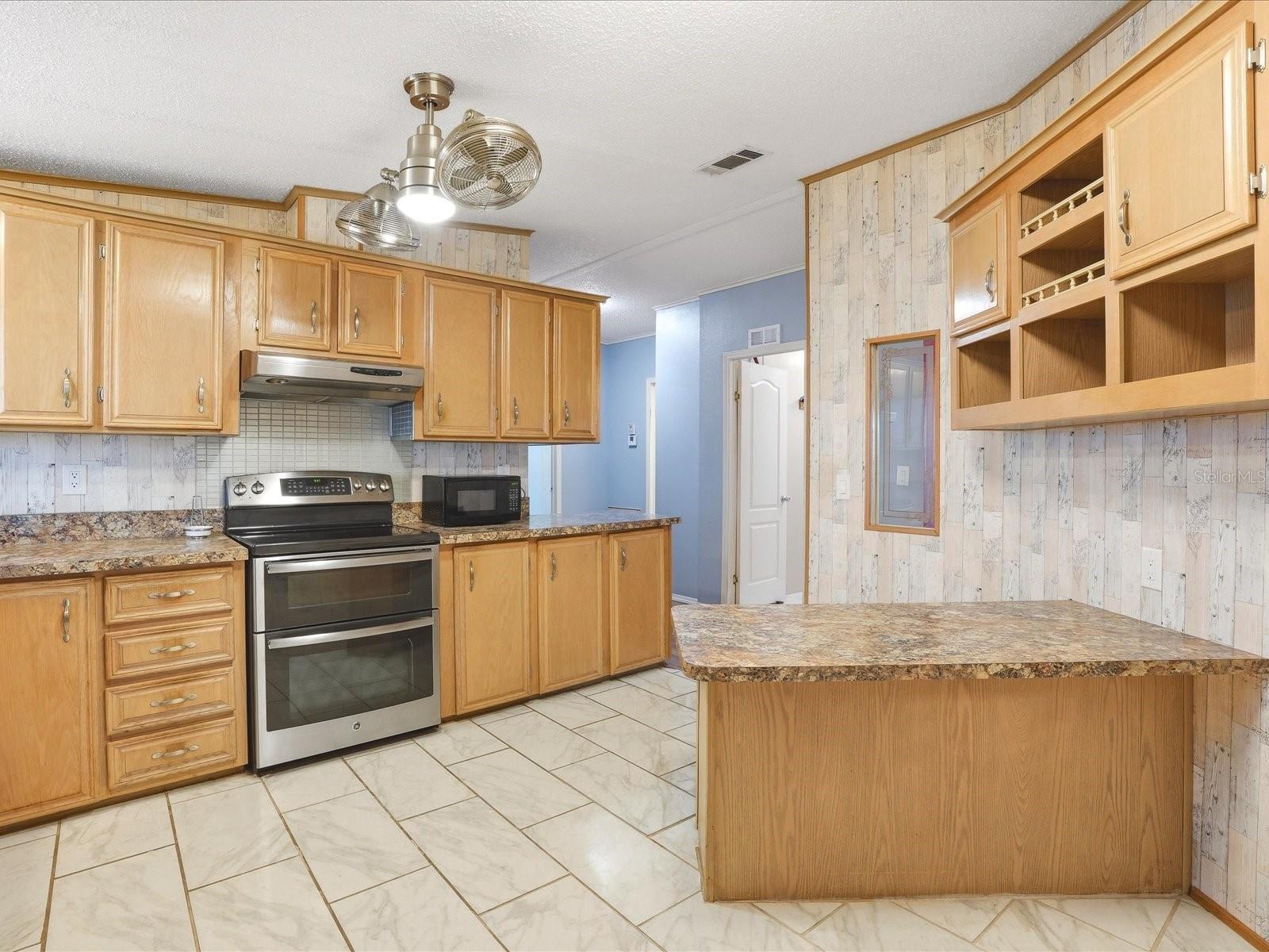 Image 12 of 41 For 6144 Redwing Avenue