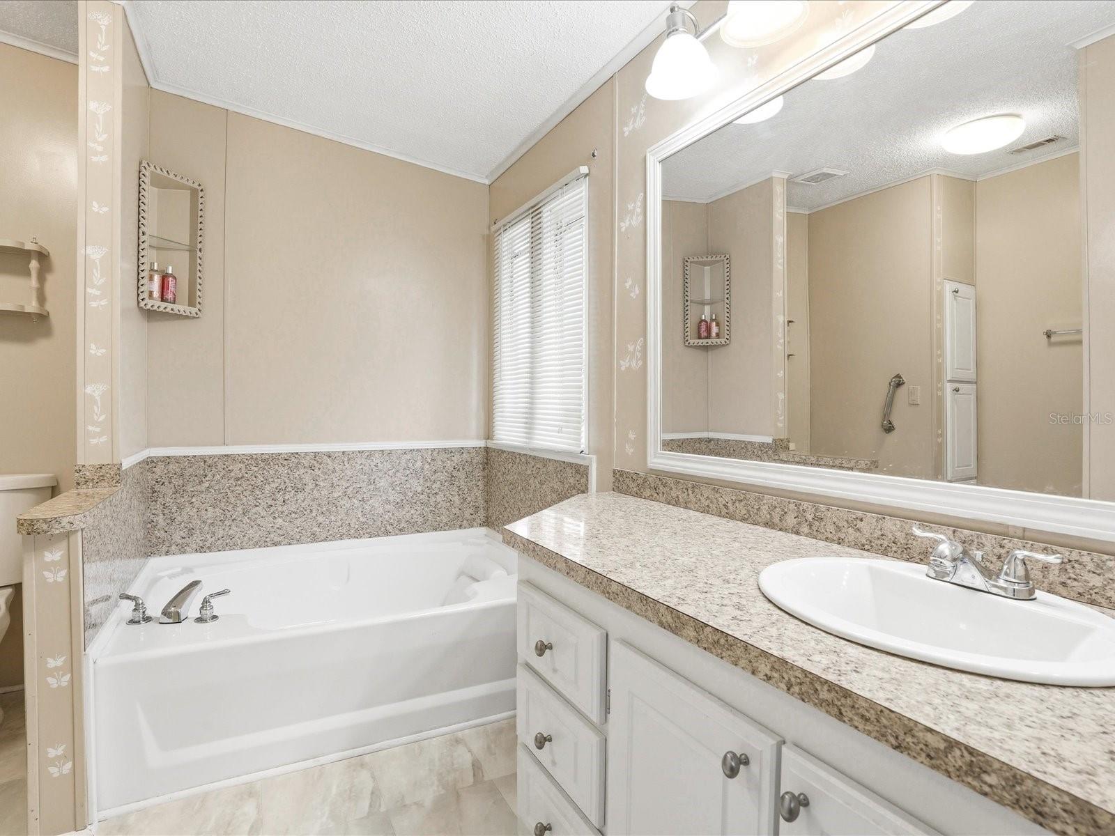 Image 18 of 41 For 6144 Redwing Avenue
