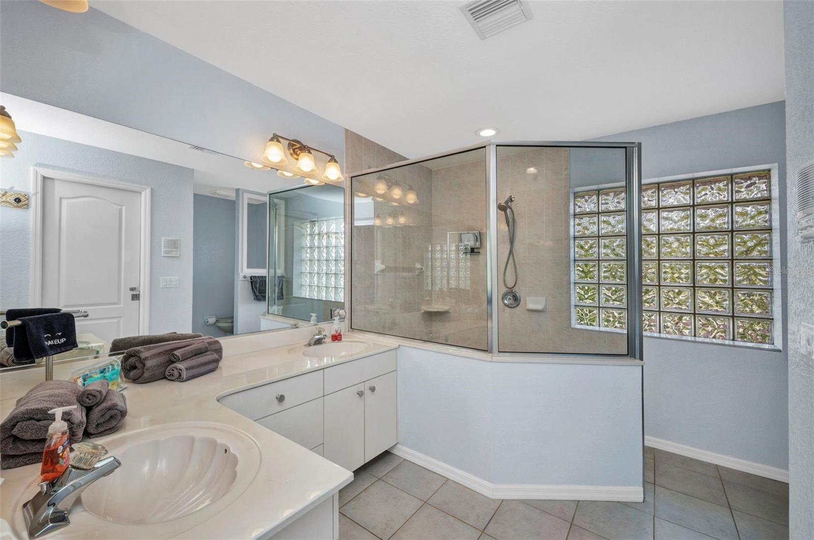 Image 19 of 70 For 9582 Arsipe Circle