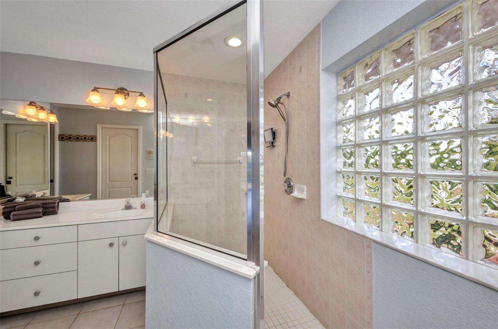 Image 21 of 70 For 9582 Arsipe Circle