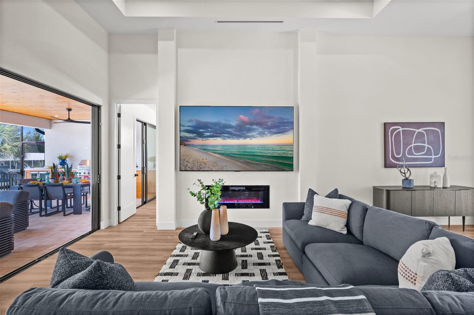 Image 11 of 99 For 10522 Riverside Road