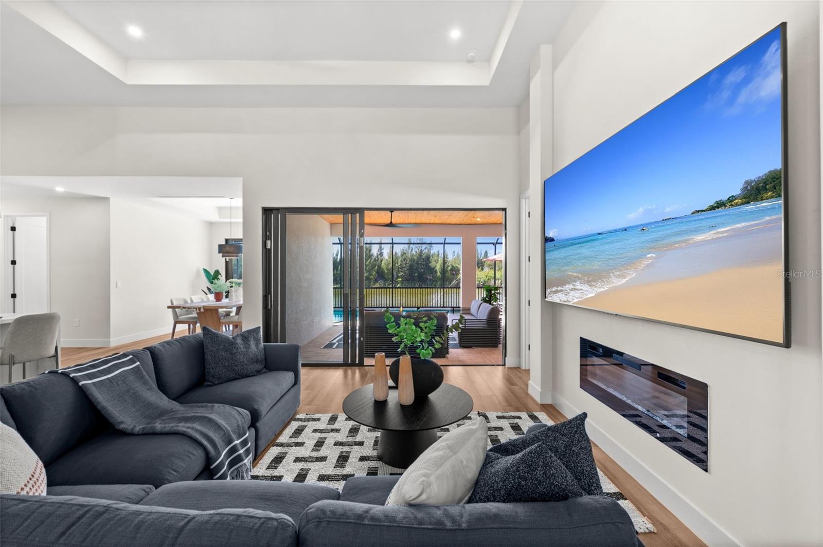 Image 15 of 99 For 10522 Riverside Road