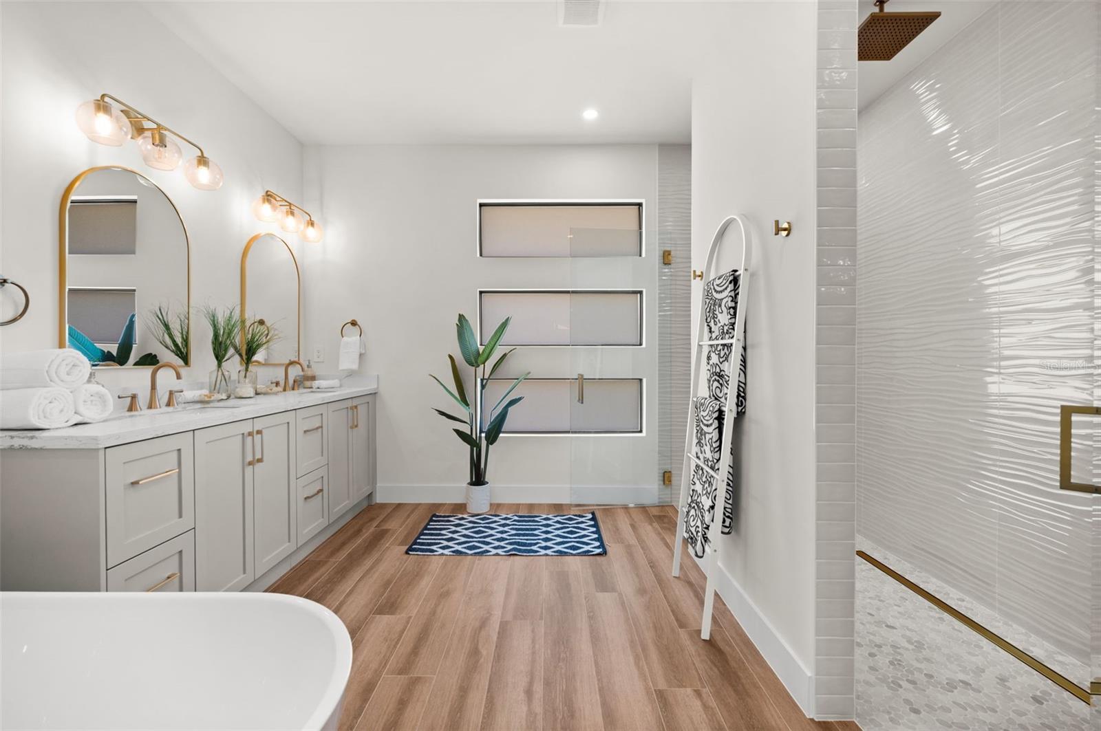 Image 41 of 99 For 10522 Riverside Road