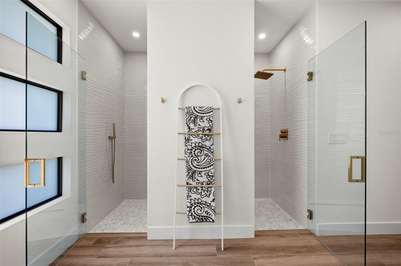 Image 42 of 99 For 10522 Riverside Road