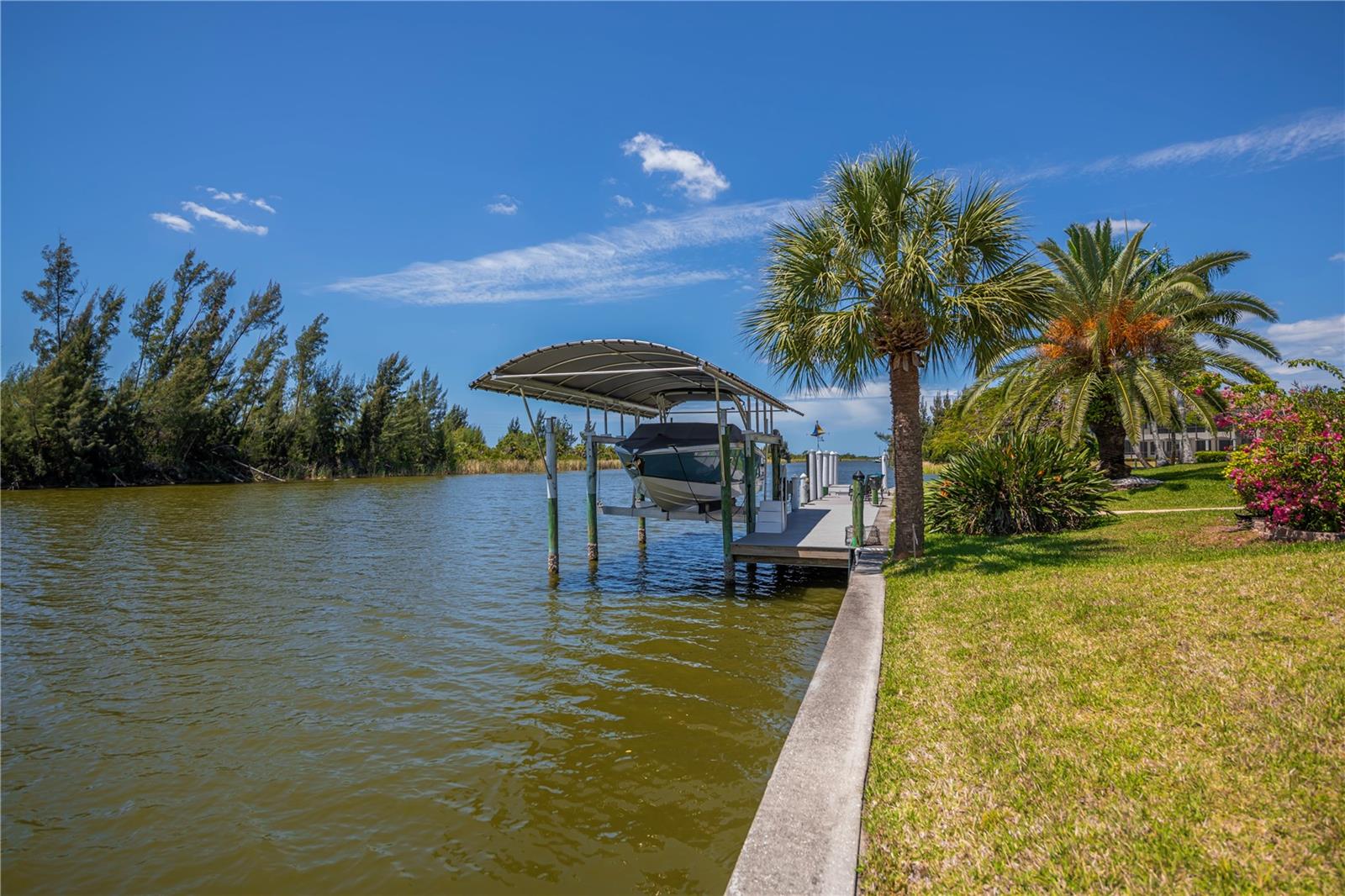 Image 91 of 99 For 10522 Riverside Road