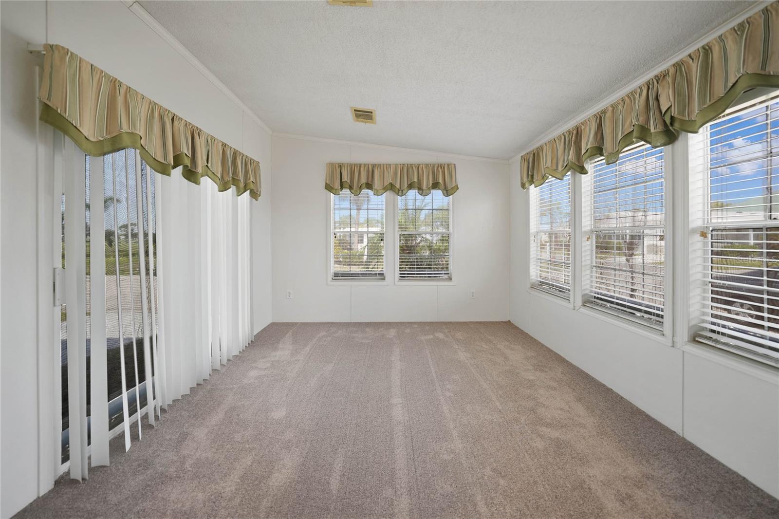 Image 12 of 40 For 2100 Kings Highway 517