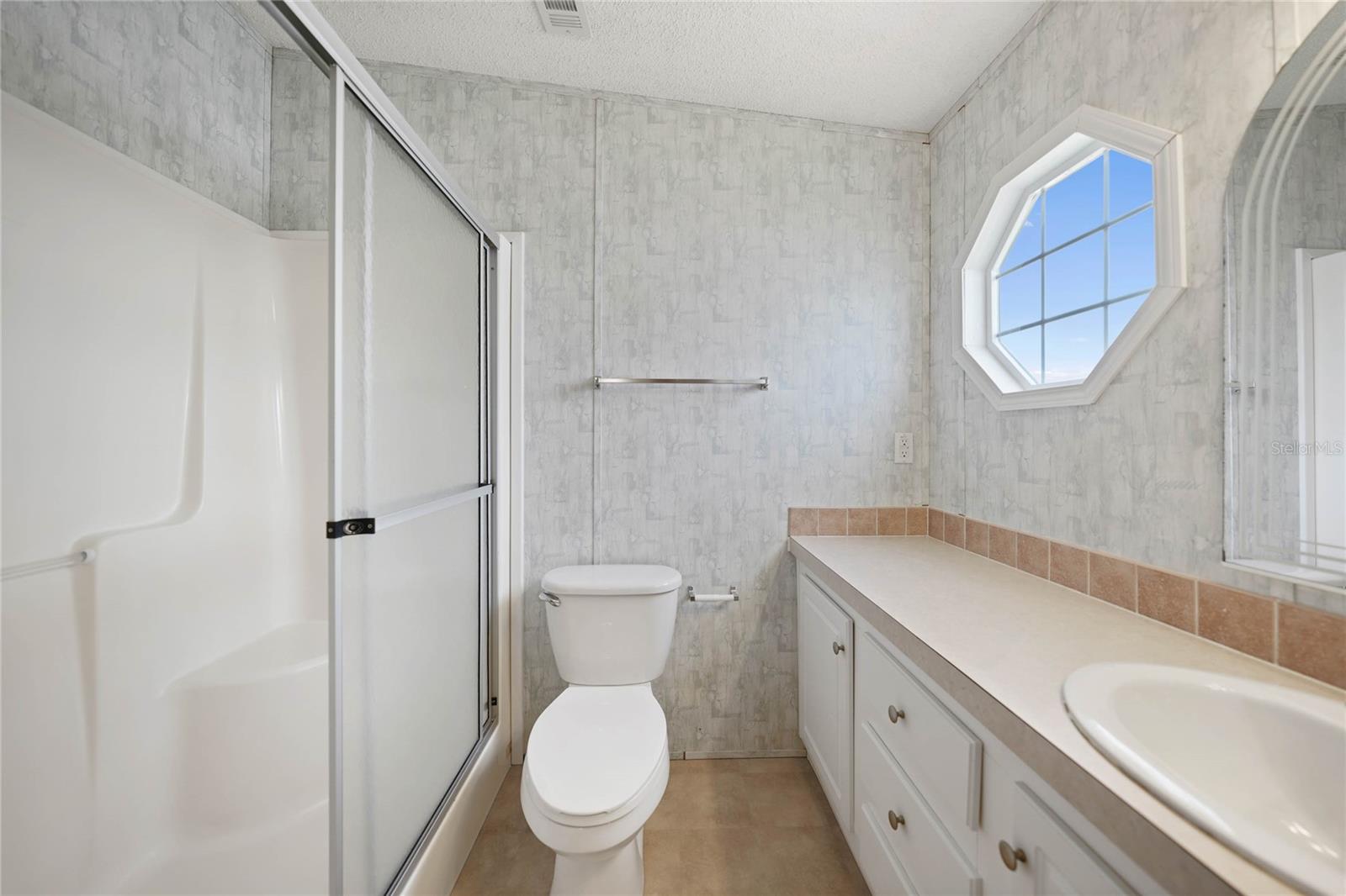 Image 16 of 40 For 2100 Kings Highway 517