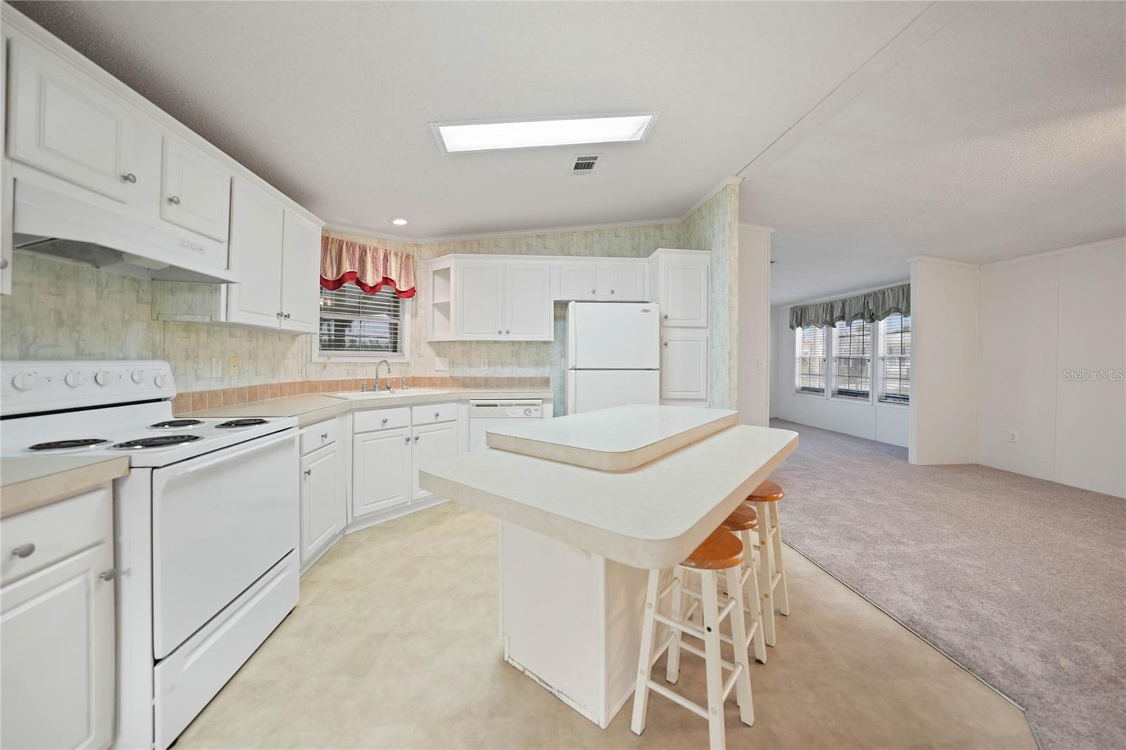 Image 3 of 40 For 2100 Kings Highway 517