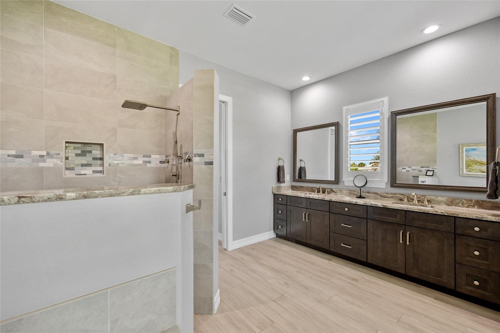 Image 16 of 40 For 4286 Harbor Boulevard