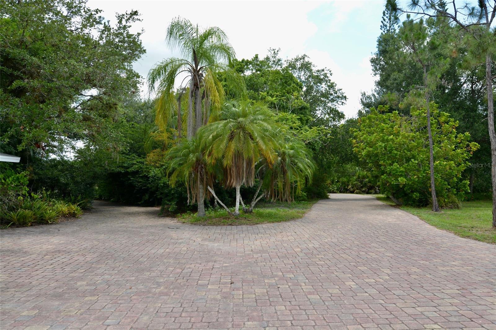 Image 54 of 83 For 18220 Elmwood Drive