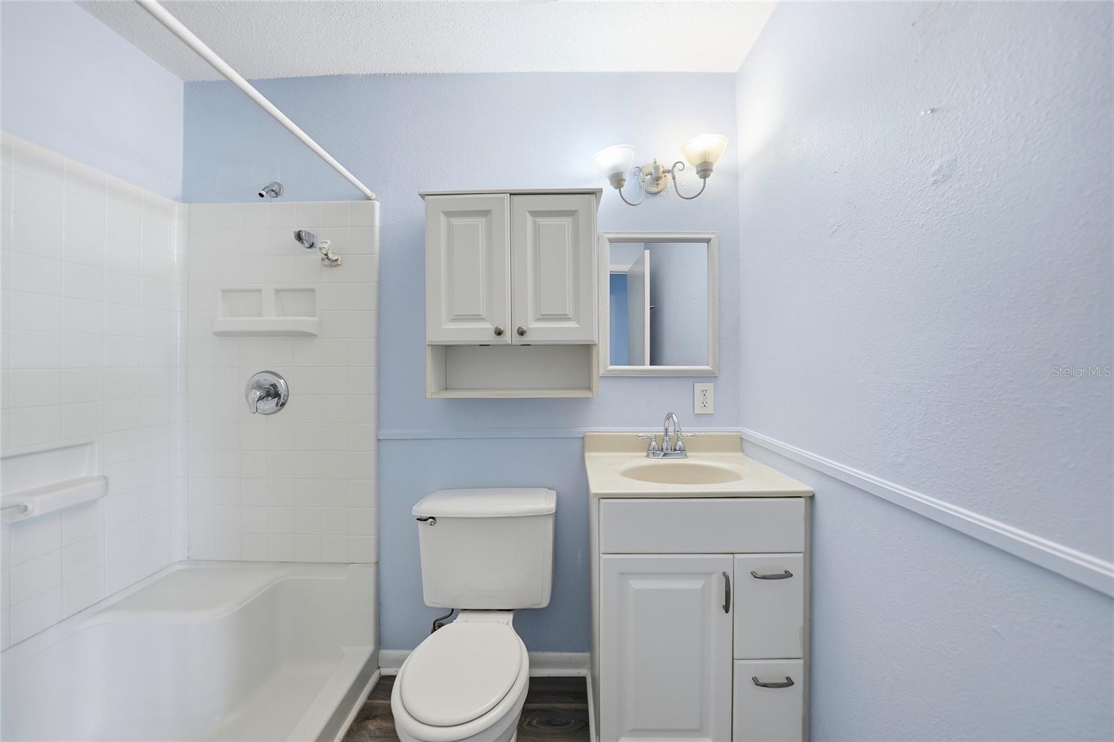 Image 21 of 40 For 704 Manatee Avenue