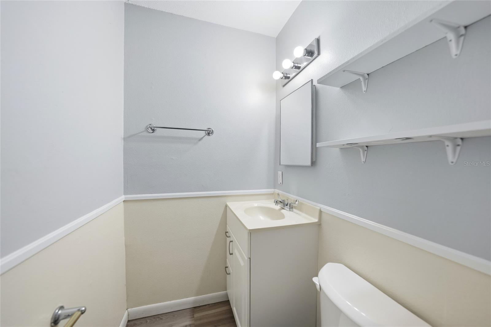 Image 24 of 40 For 704 Manatee Avenue