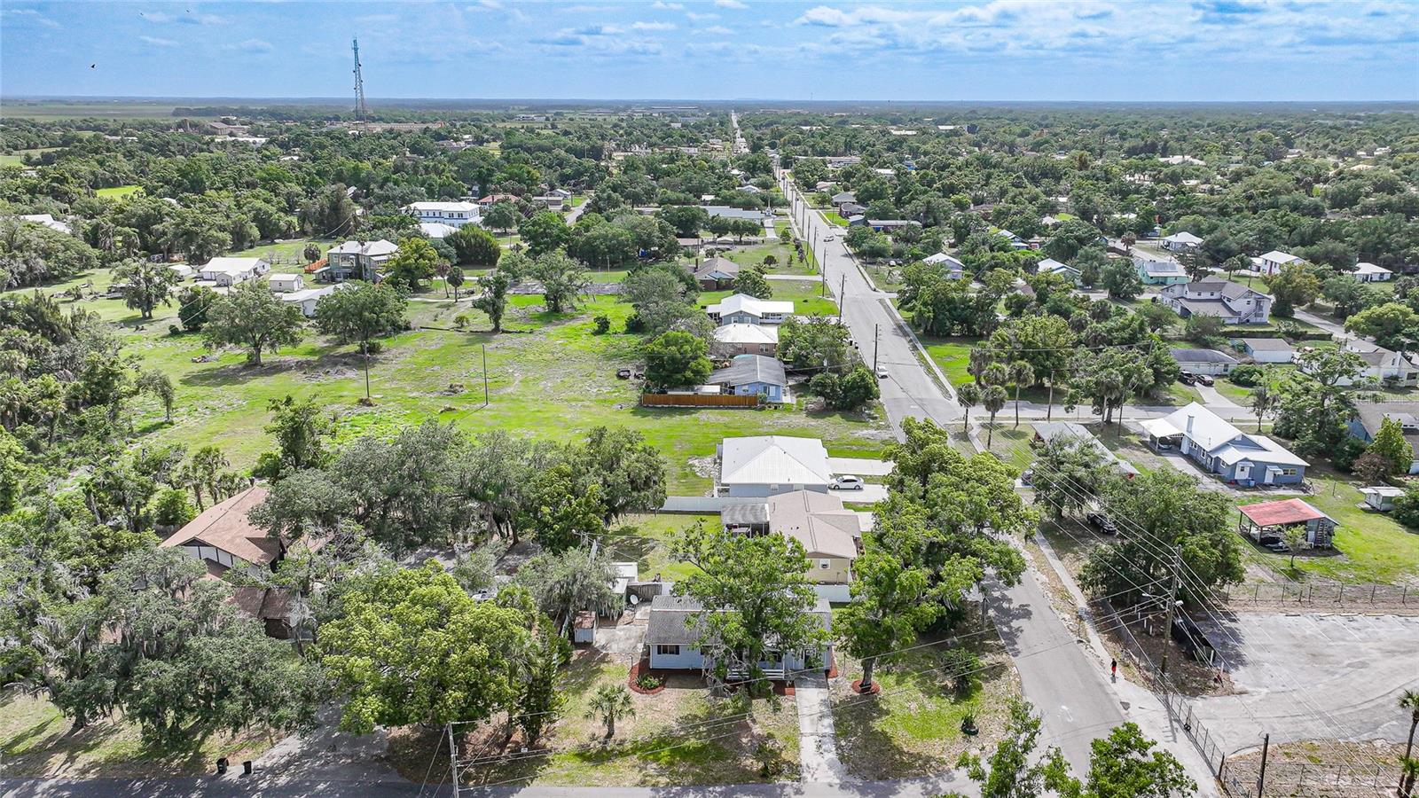 Image 28 of 40 For 704 Manatee Avenue