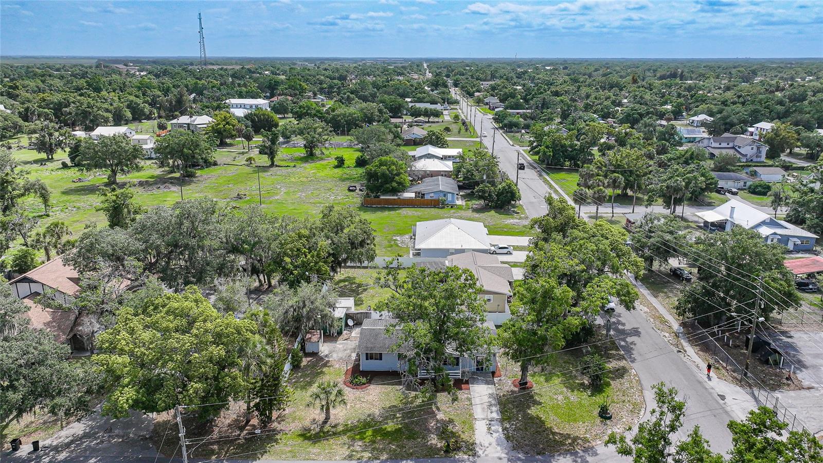 Image 29 of 40 For 704 Manatee Avenue