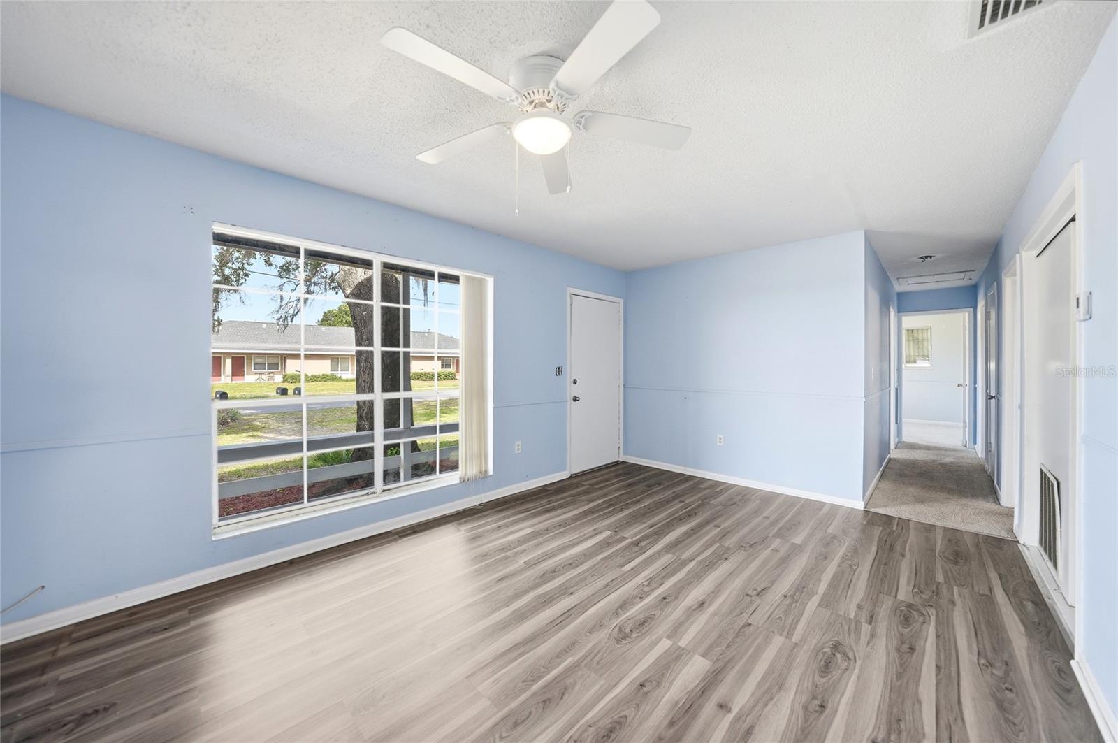 Image 3 of 40 For 704 Manatee Avenue