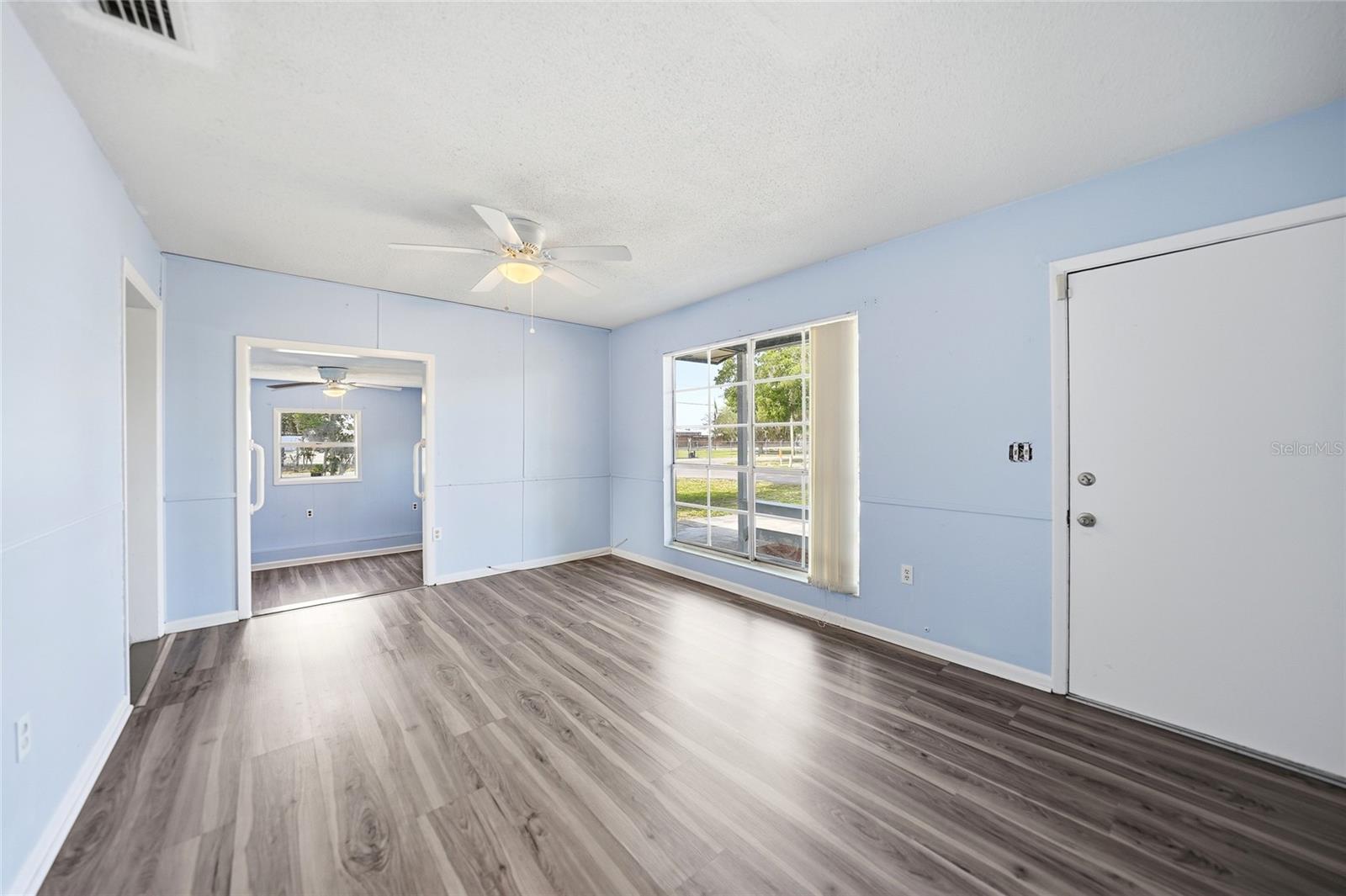 Image 4 of 40 For 704 Manatee Avenue