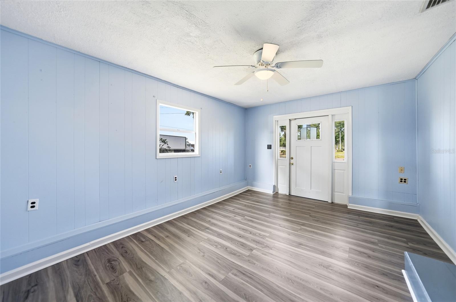 Image 8 of 40 For 704 Manatee Avenue