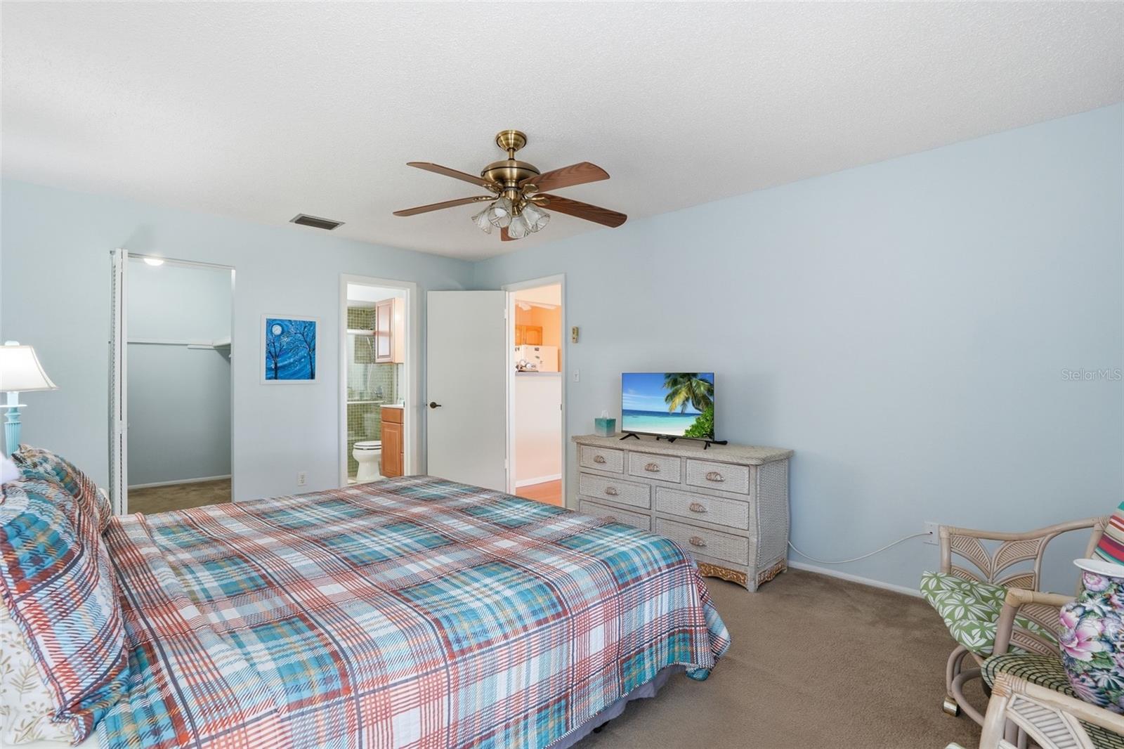 Image 21 of 38 For 4289 Island Circle 1