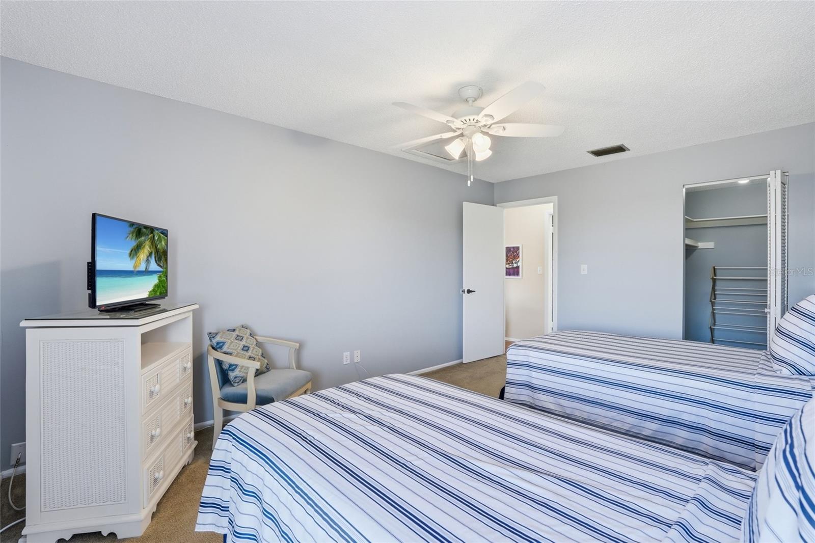 Image 27 of 38 For 4289 Island Circle 1