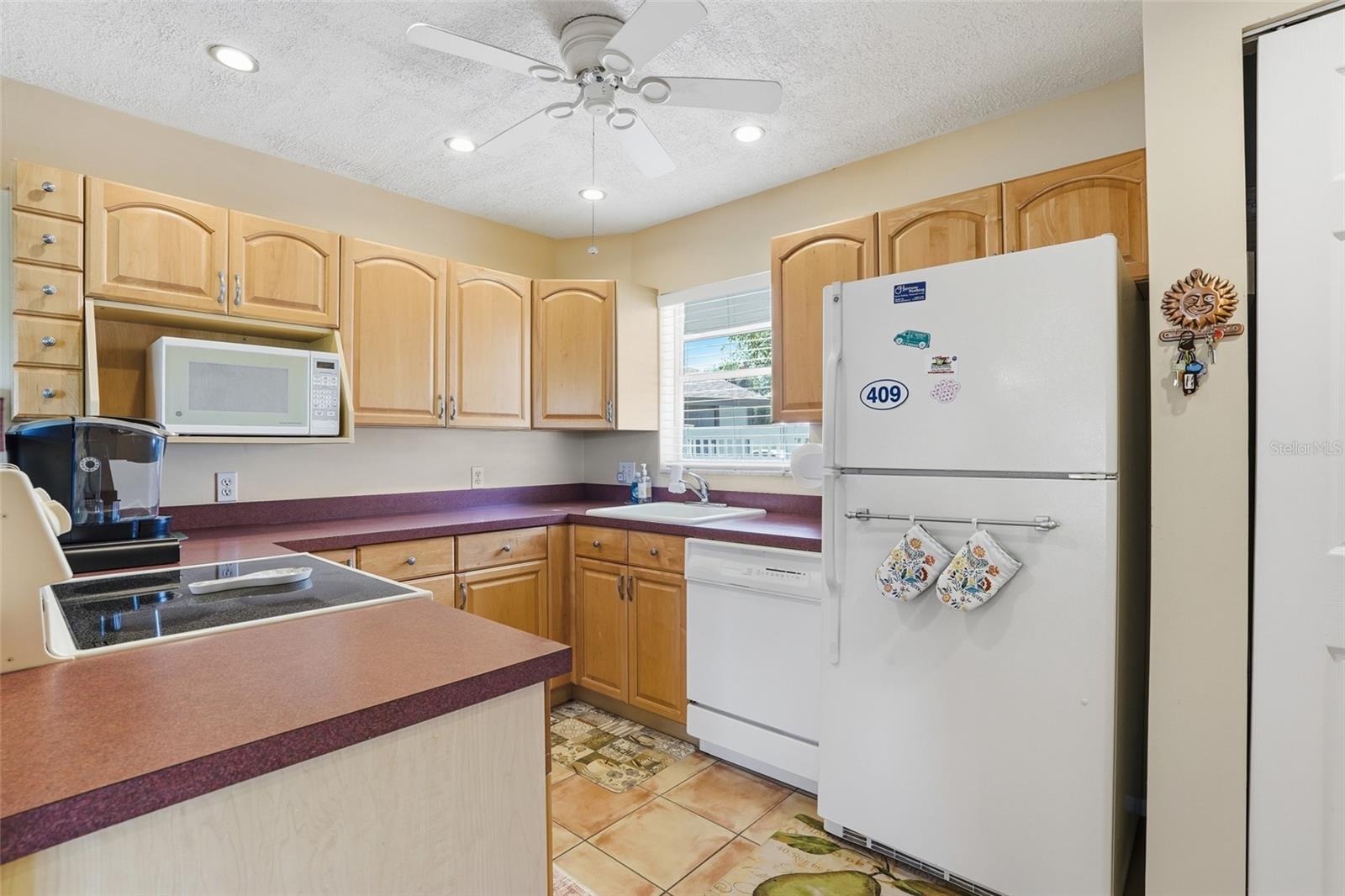 Image 4 of 38 For 4289 Island Circle 1