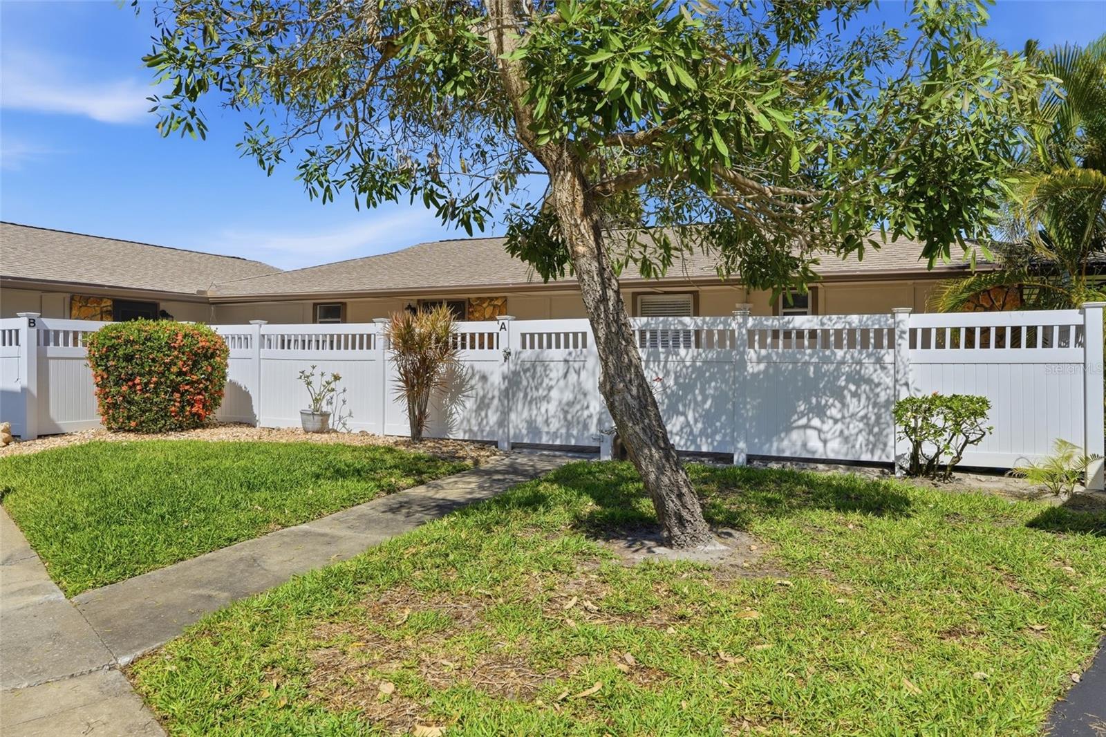 Image 6 of 38 For 4289 Island Circle 1