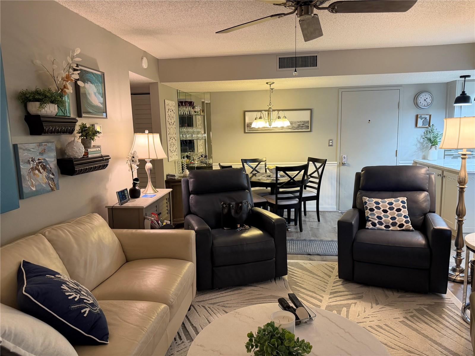 Image 5 of 32 For 21405 Olean Boulevard 521