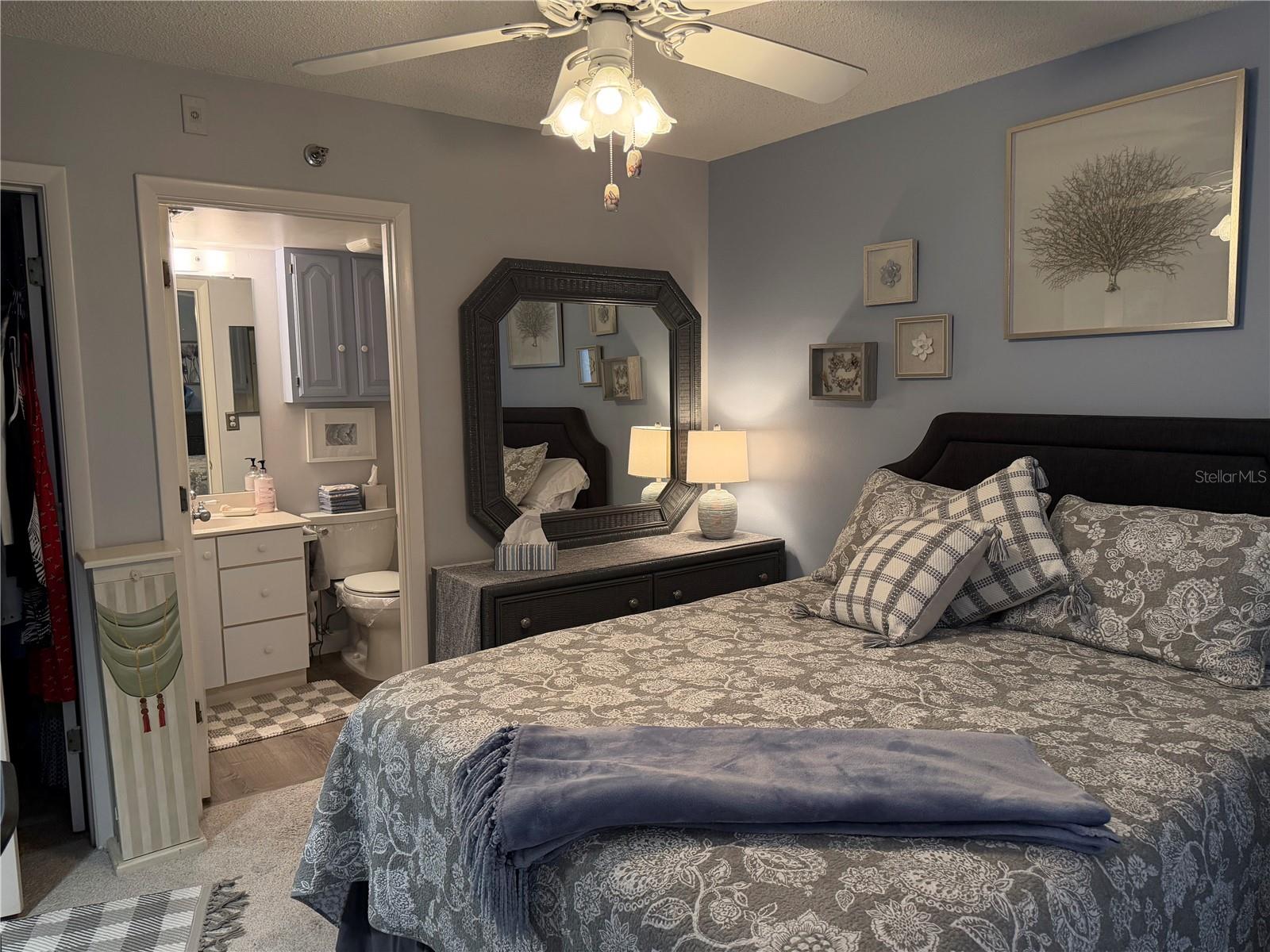 Image 9 of 32 For 21405 Olean Boulevard 521