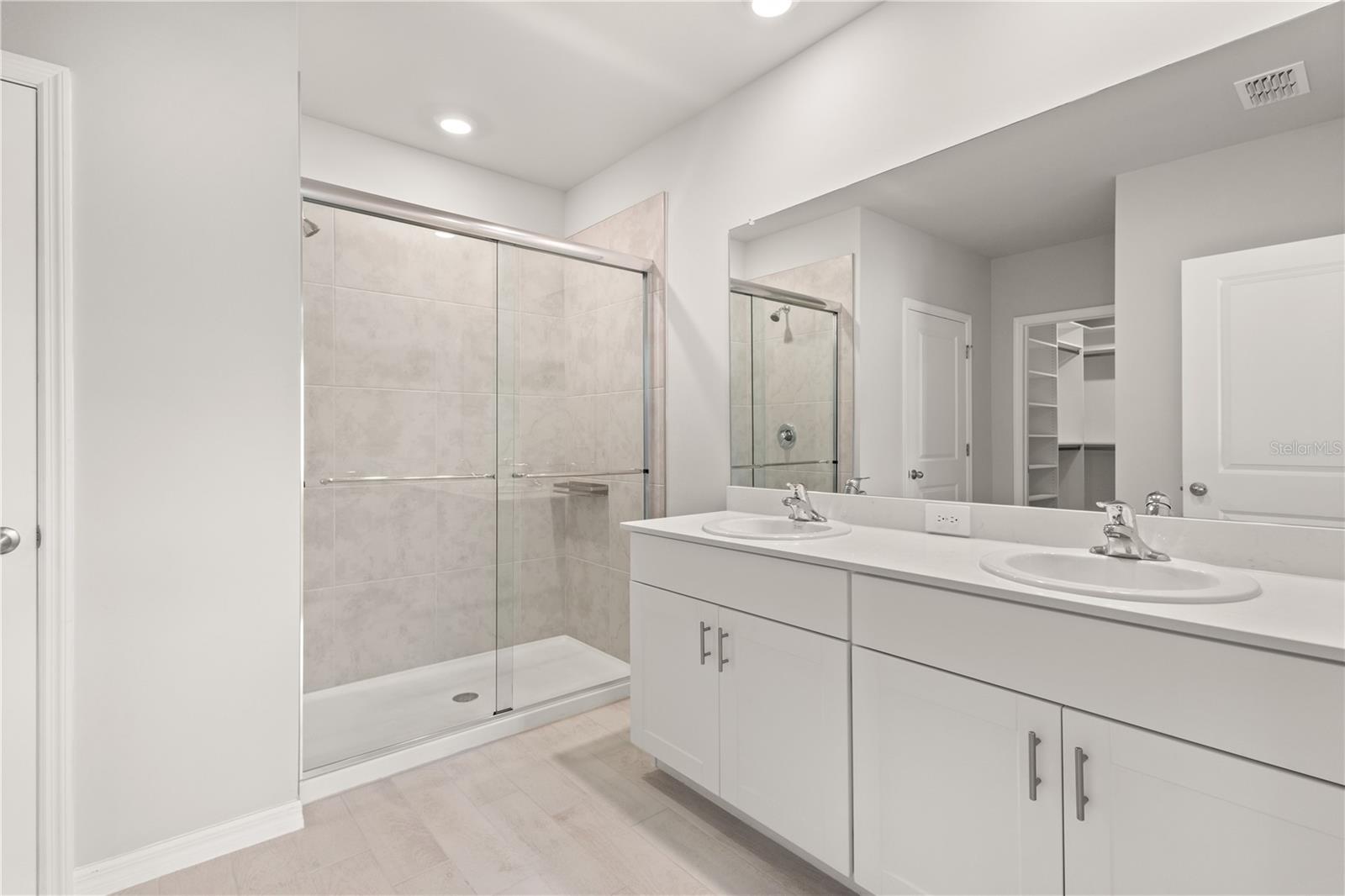 Image 18 of 46 For 4975 Tuscola Boulevard