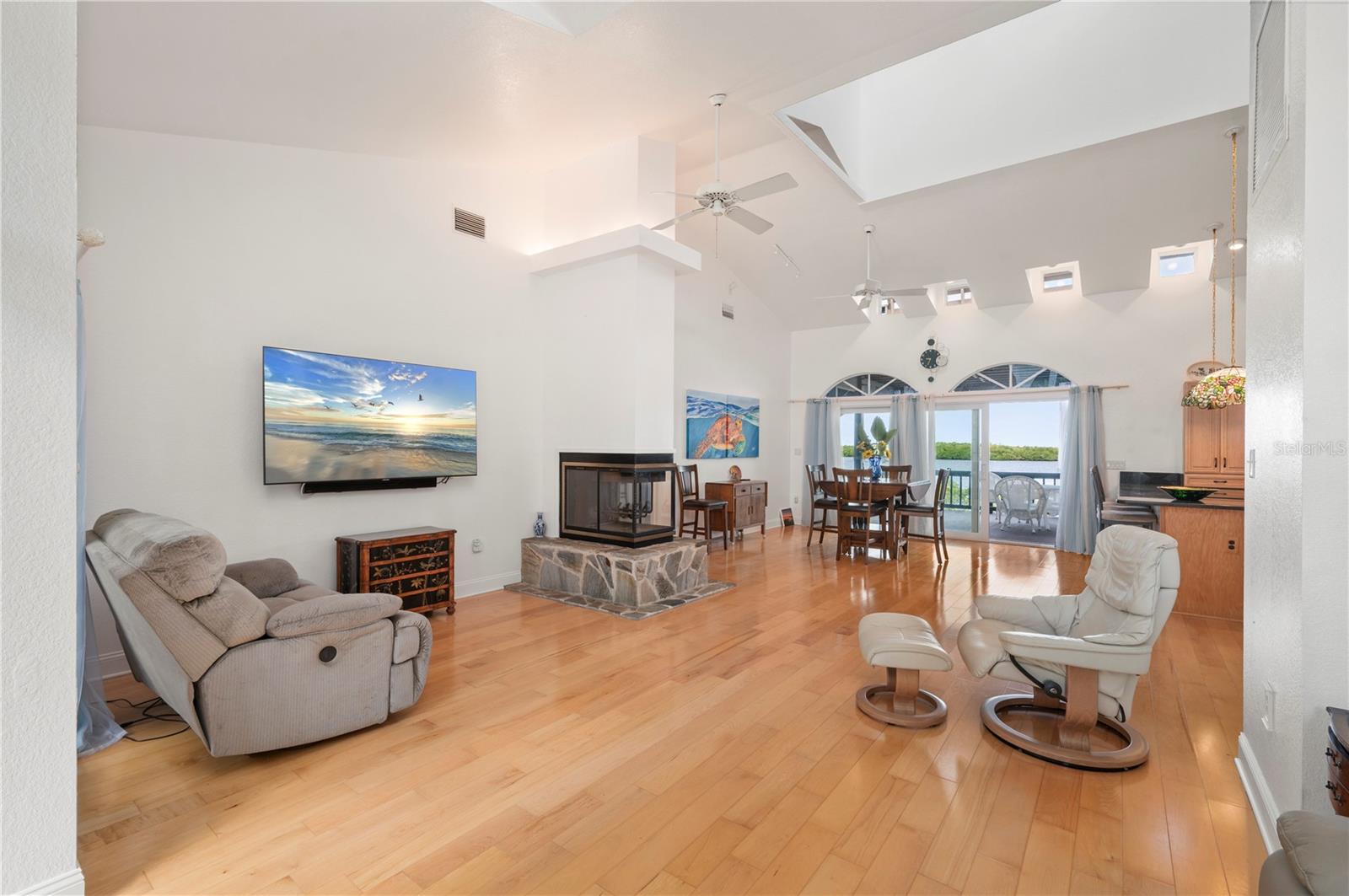 Image 14 of 68 For 27414 Misty Avenue