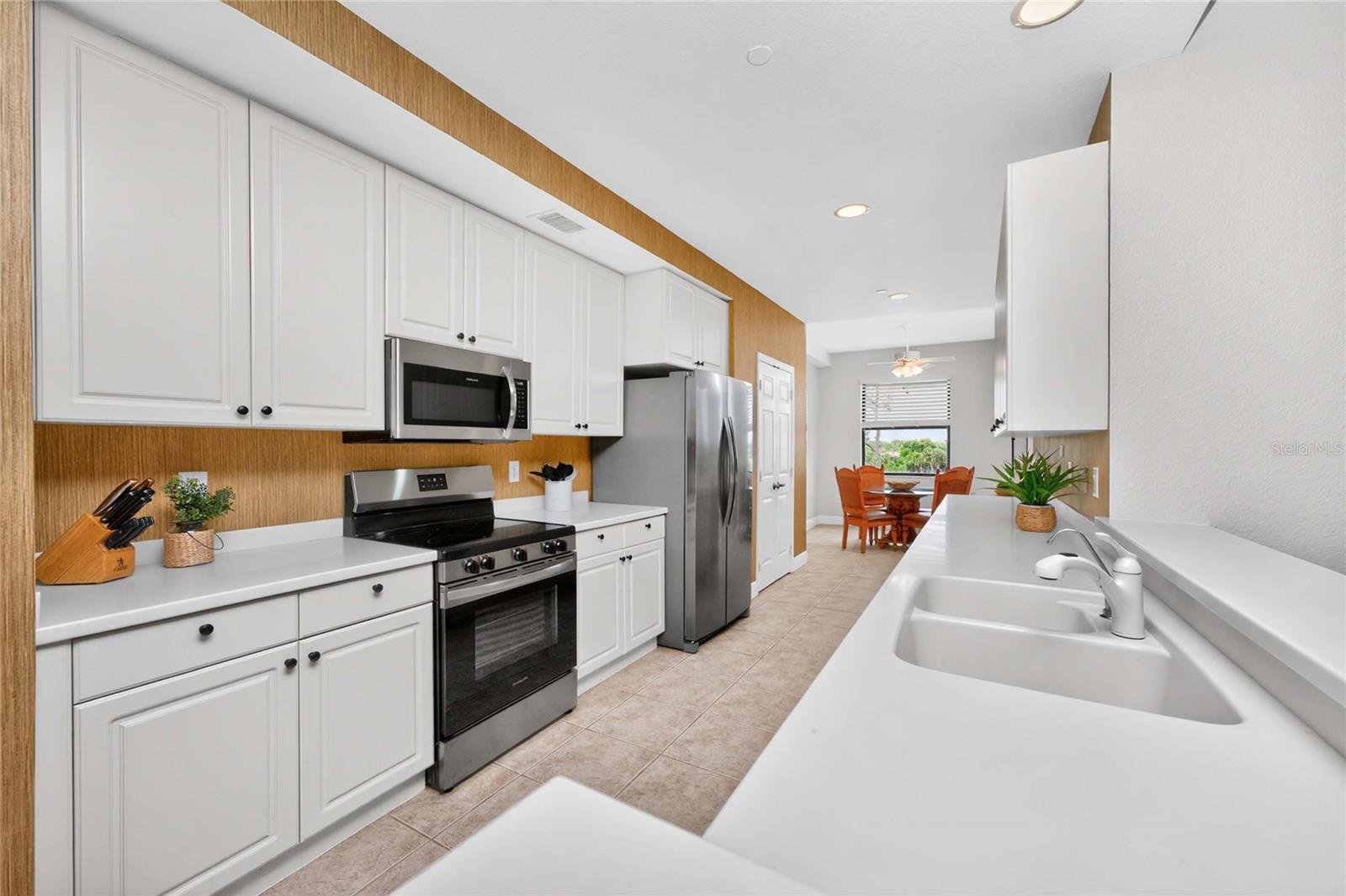 Image 14 of 67 For 24351 Baltic Ave  203