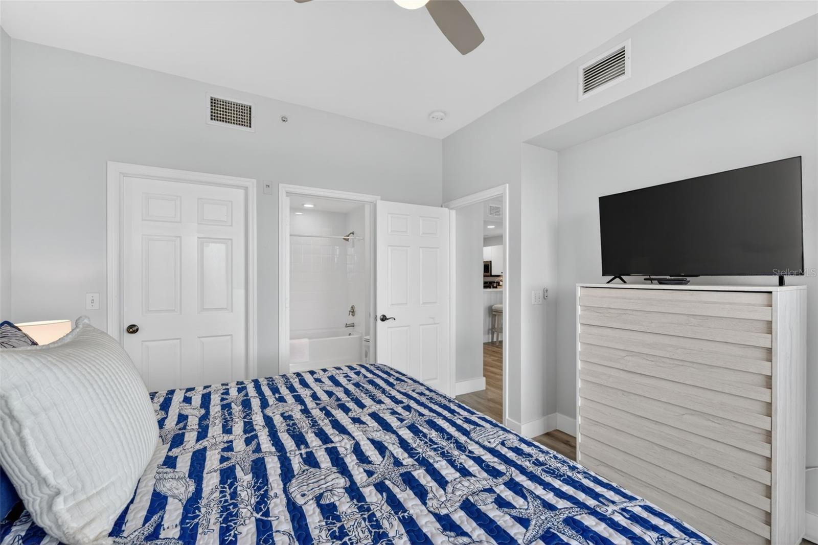 Image 17 of 47 For 2090 Matecumbe Key Road 1603