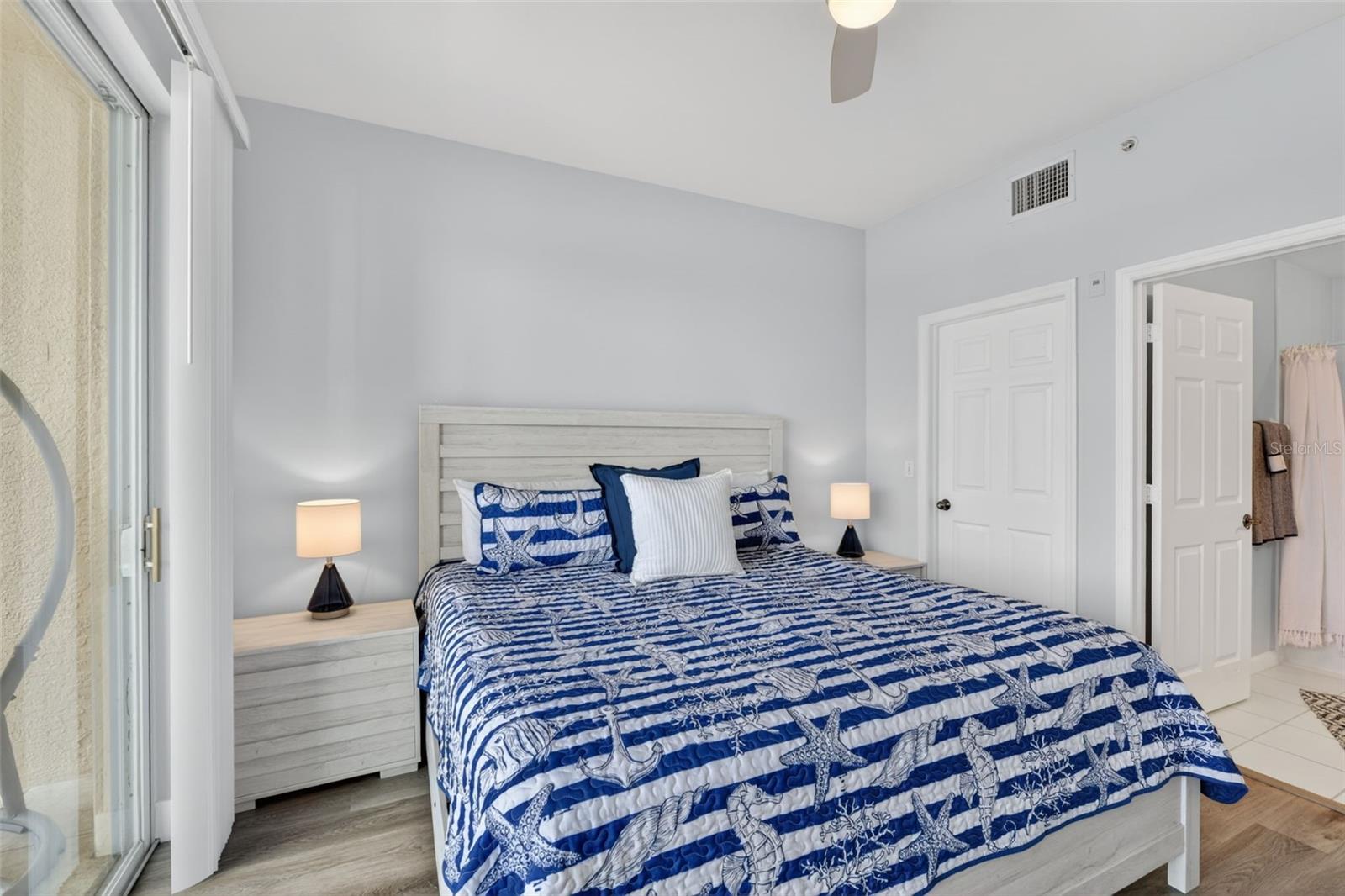 Image 20 of 47 For 2090 Matecumbe Key Road 1603