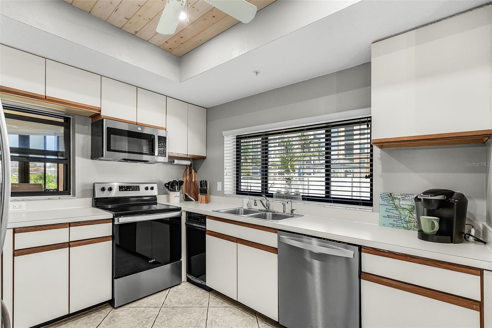 Image 20 of 58 For 3020 Matecumbe Key Road 106