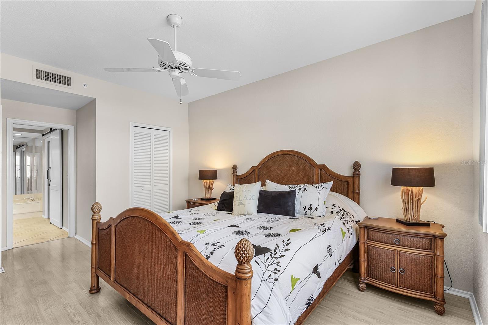 Image 24 of 58 For 3020 Matecumbe Key Road 106