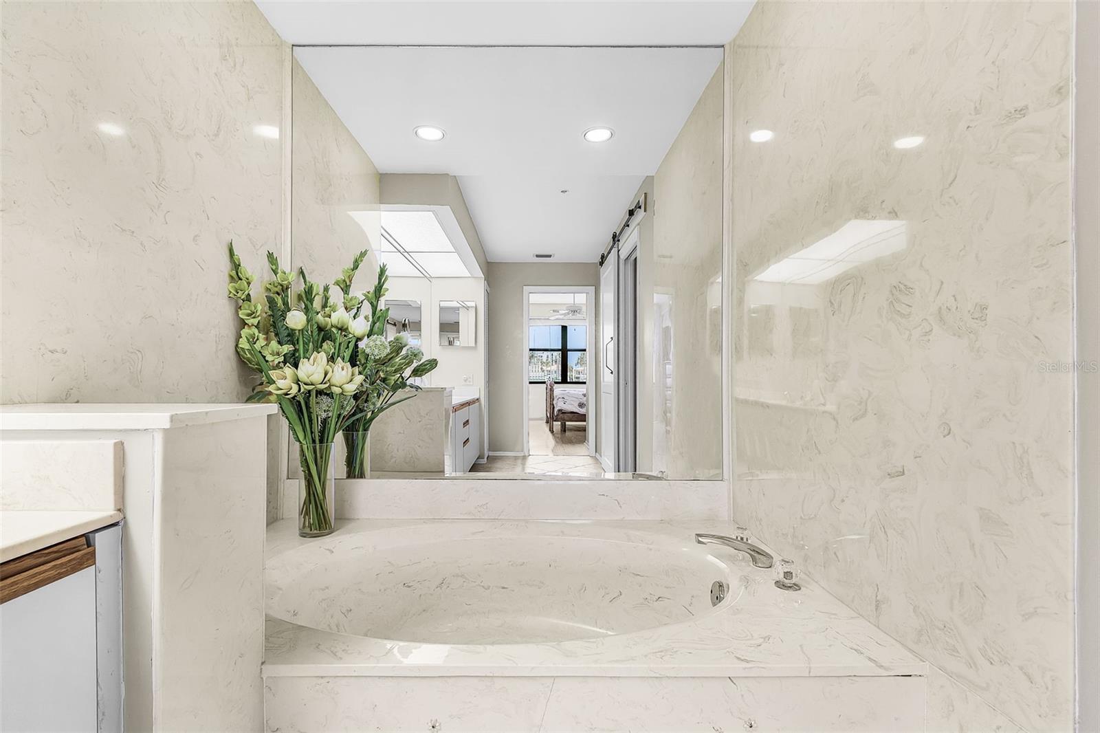 Image 26 of 58 For 3020 Matecumbe Key Road 106