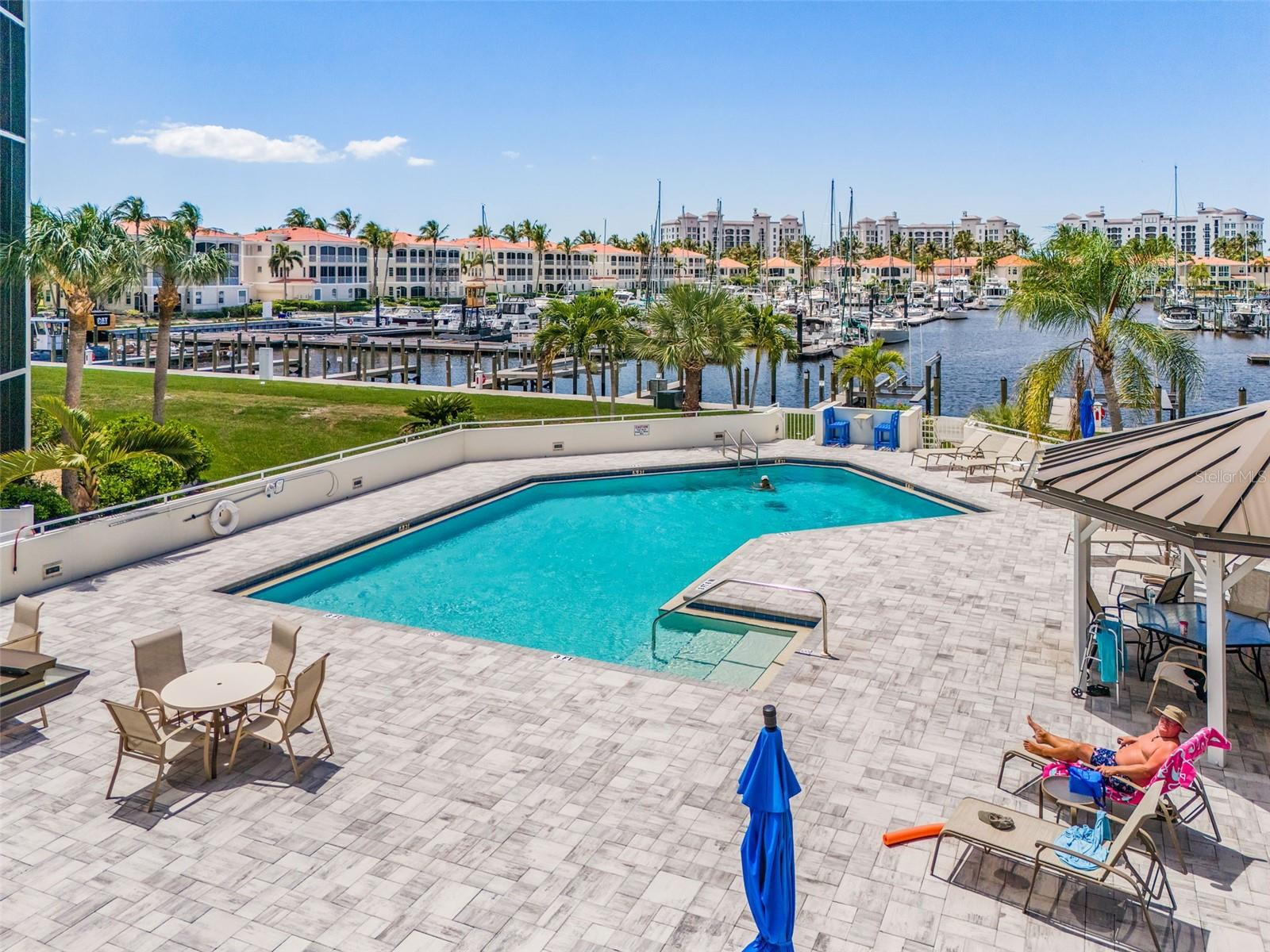 Image 40 of 58 For 3020 Matecumbe Key Road 106