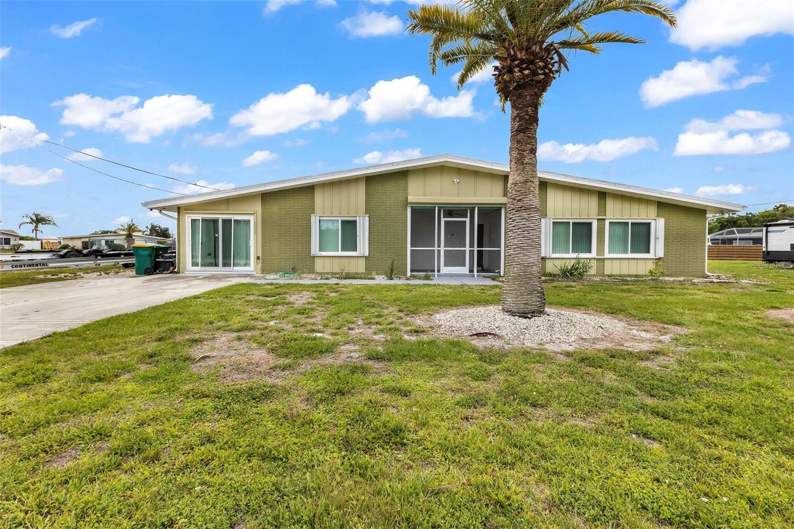 Image 2 of 43 For 5527 Fairway Drive S