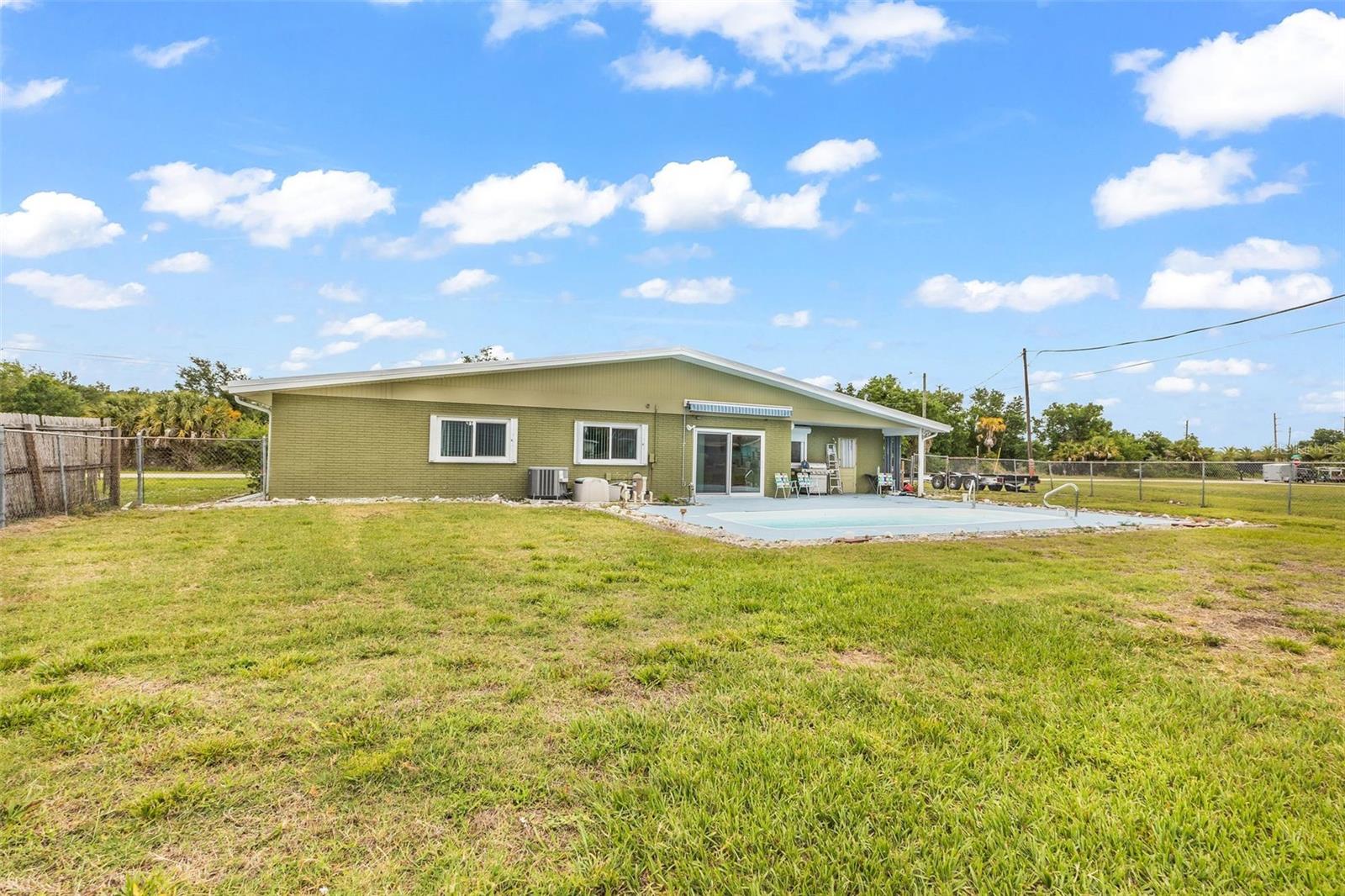 Image 37 of 43 For 5527 Fairway Drive S