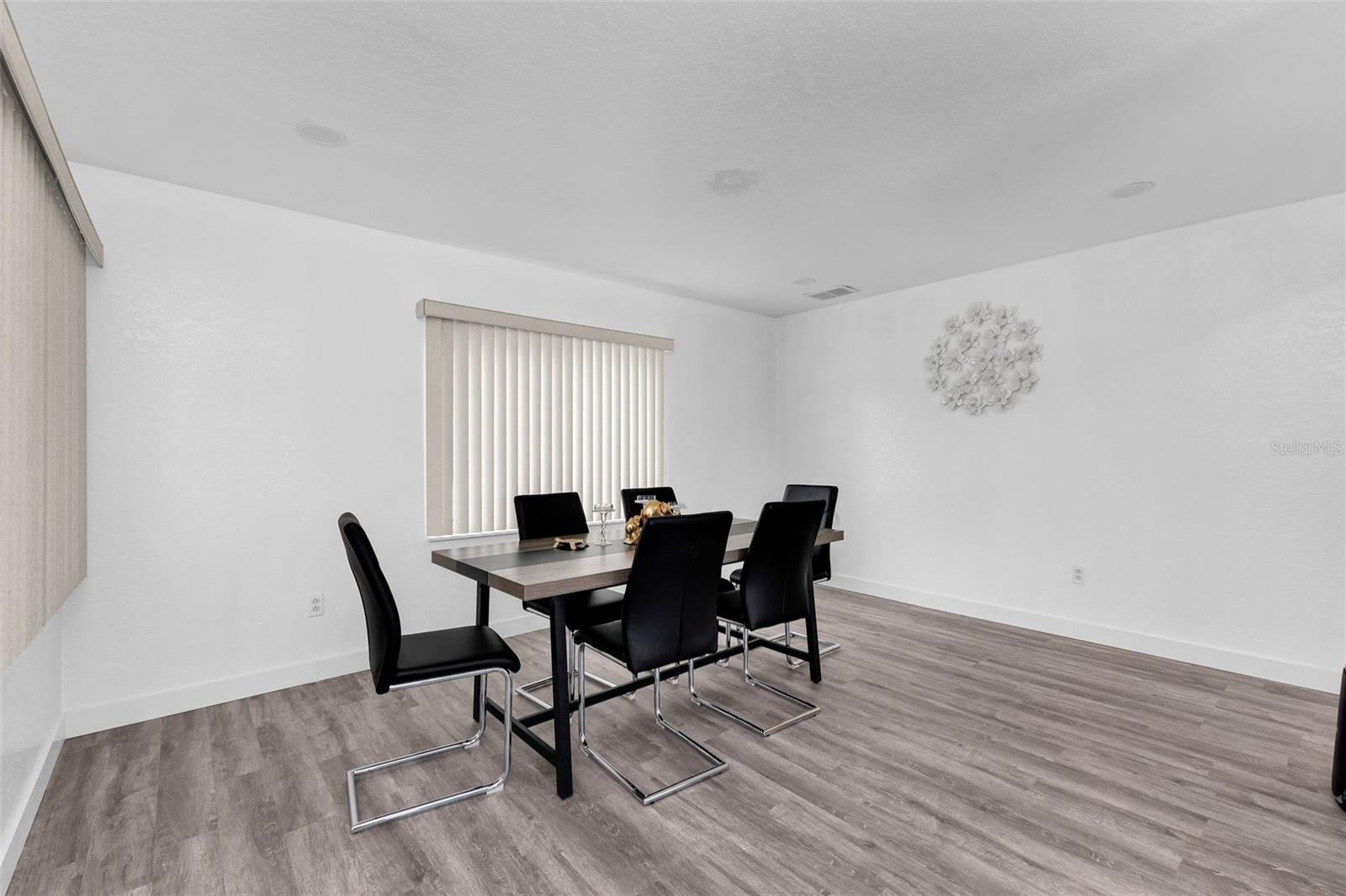 Image 6 of 43 For 5527 Fairway Drive S
