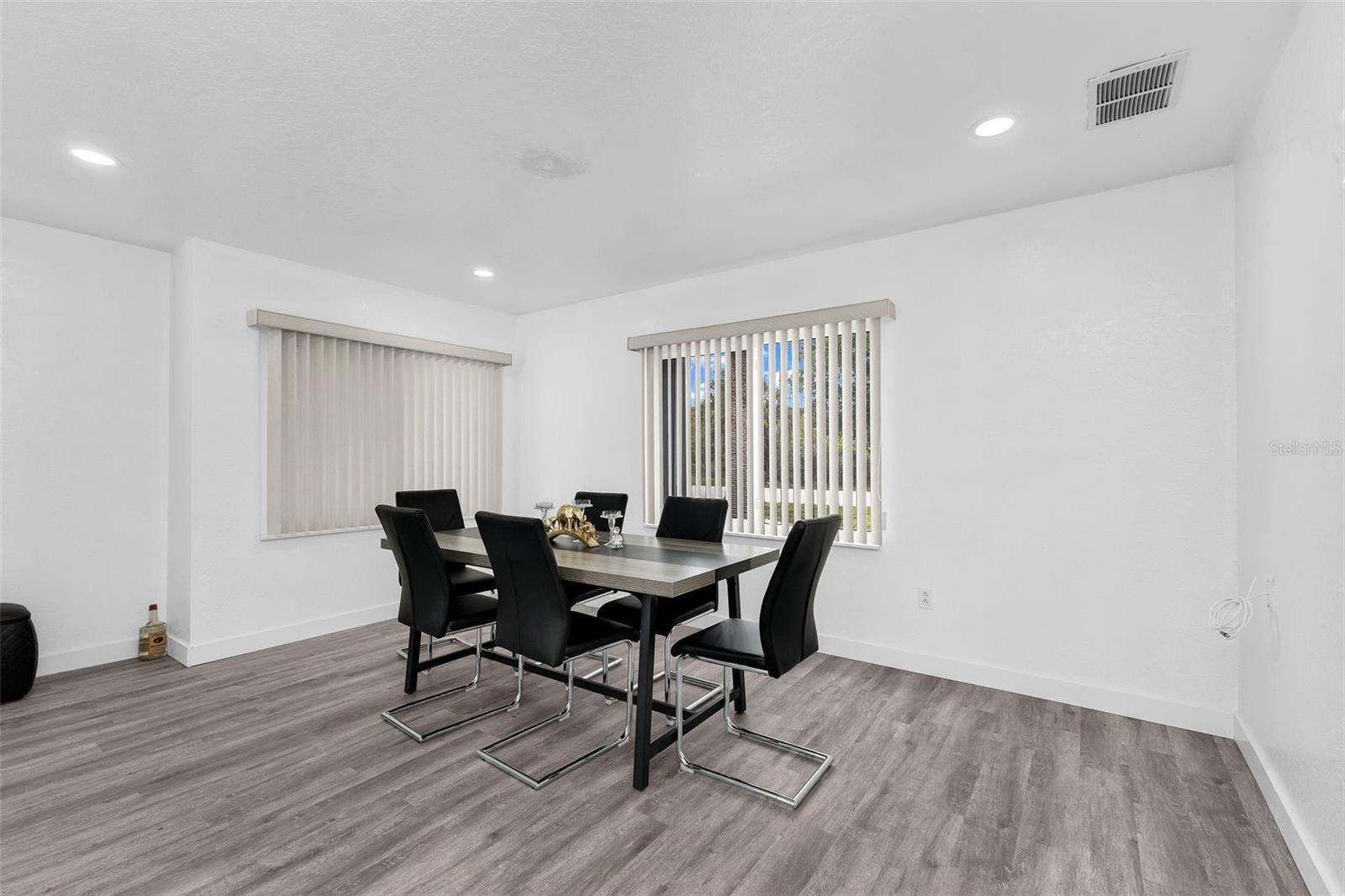 Image 7 of 43 For 5527 Fairway Drive S