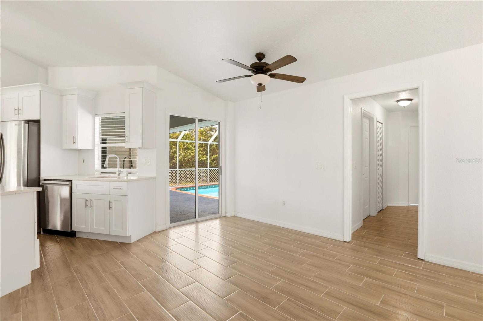Image 11 of 62 For 830 Columbia Street