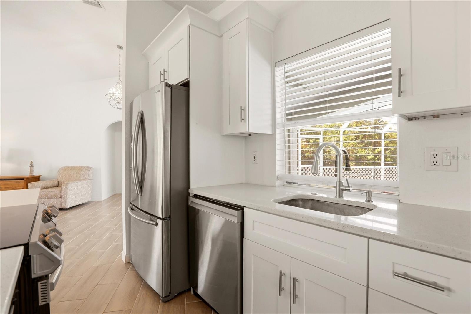 Image 14 of 62 For 830 Columbia Street
