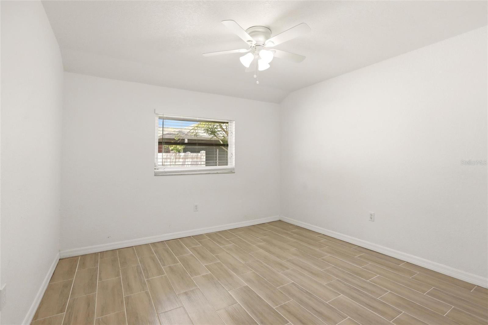 Image 18 of 62 For 830 Columbia Street