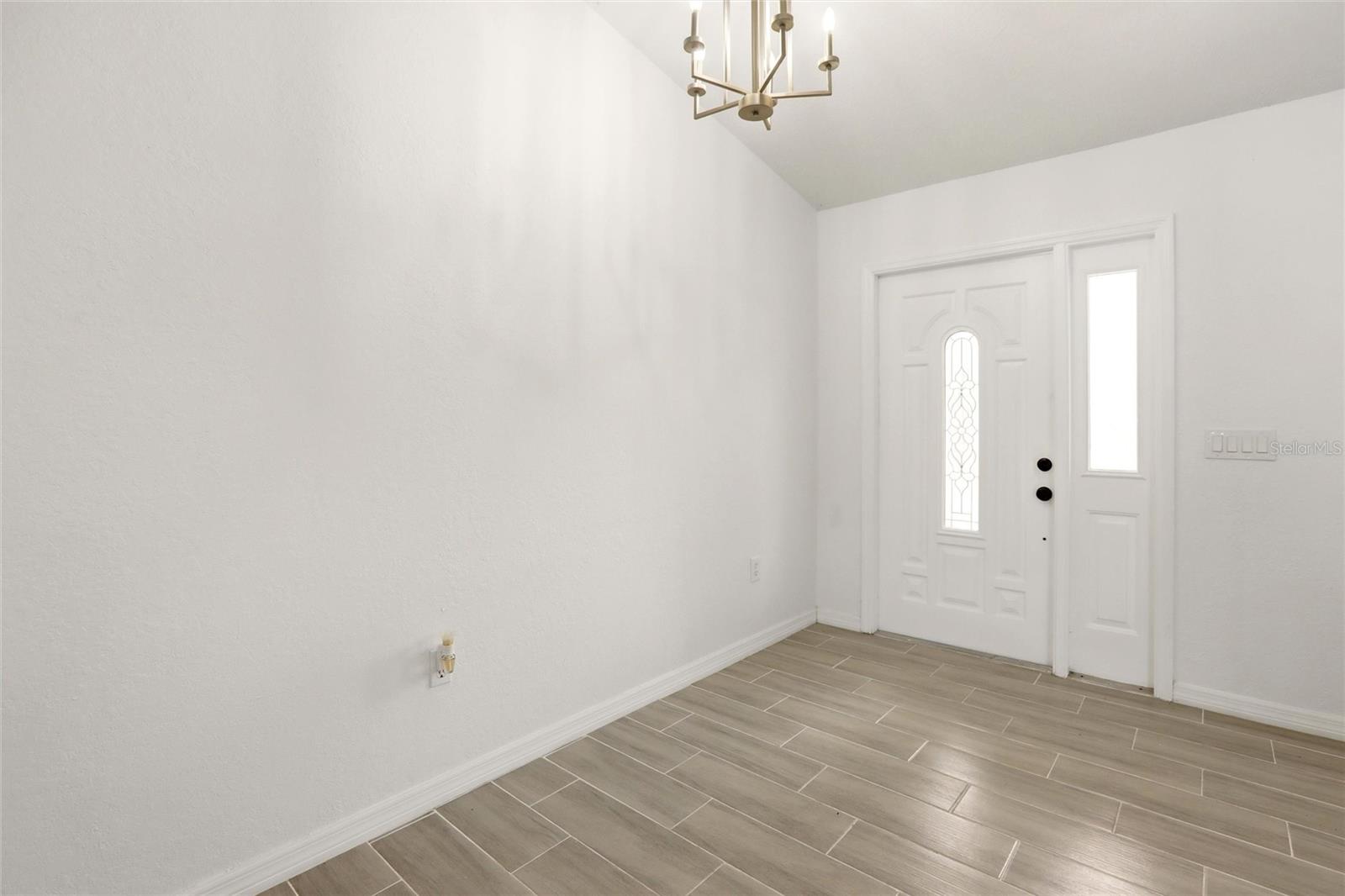 Image 19 of 62 For 830 Columbia Street