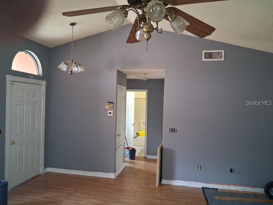 Image 3 of 6 For 1495 Chatsworth Avenue