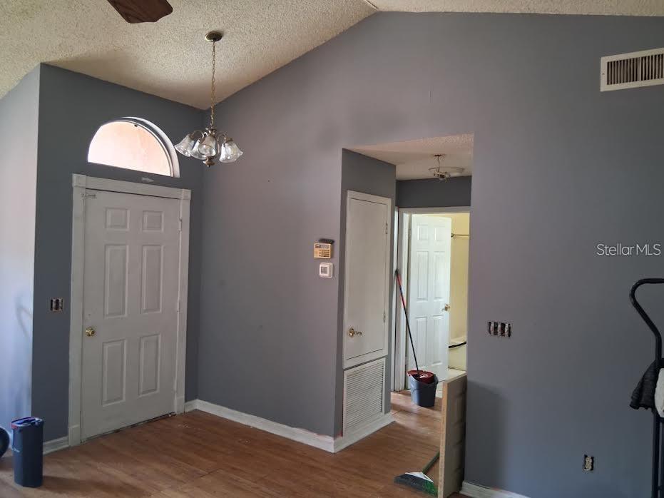 Image 4 of 6 For 1495 Chatsworth Avenue