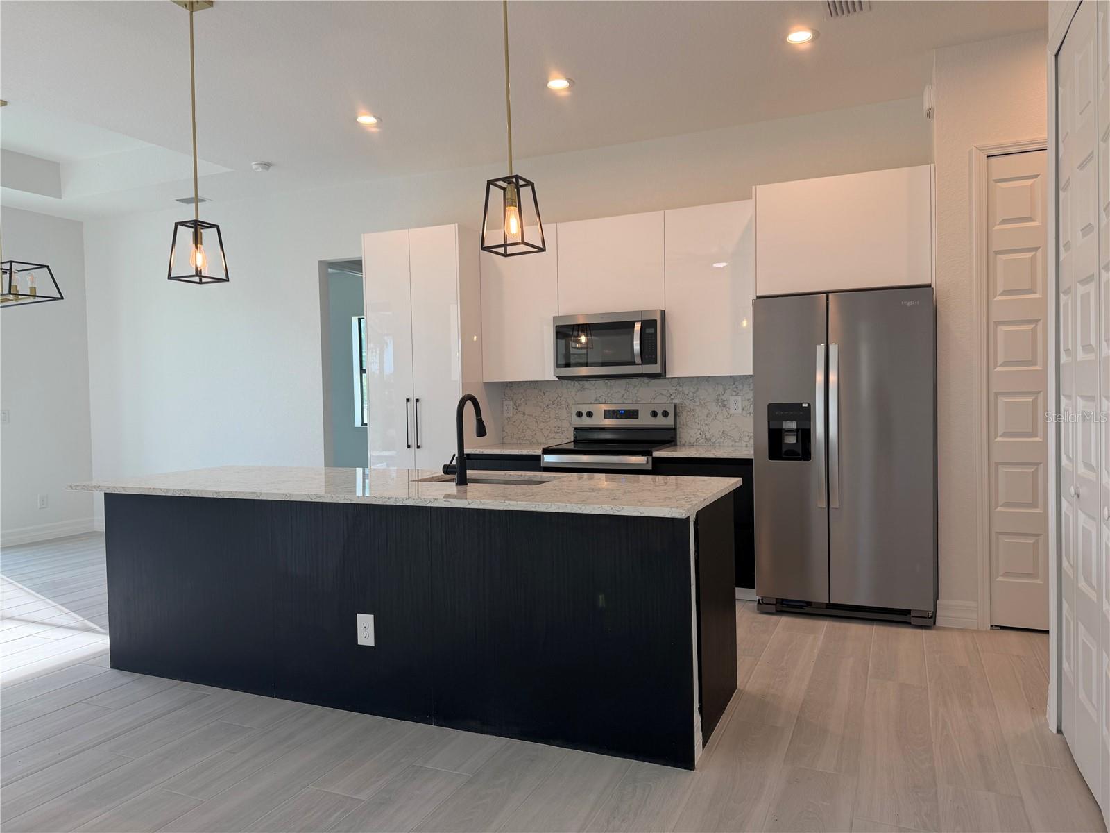 Image 4 of 7 For 72 Tee View Road