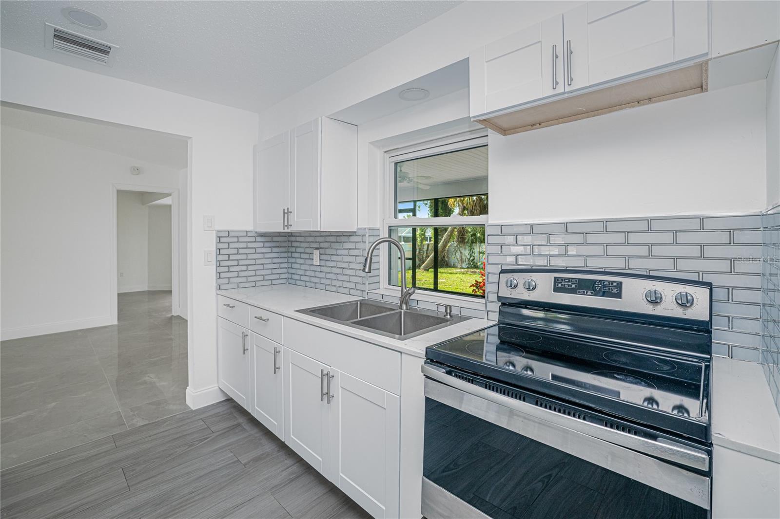 Image 10 of 43 For 22457 Oceanside Avenue